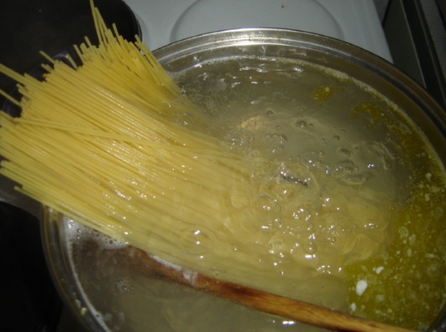 Spaghetti-cooking.jpg